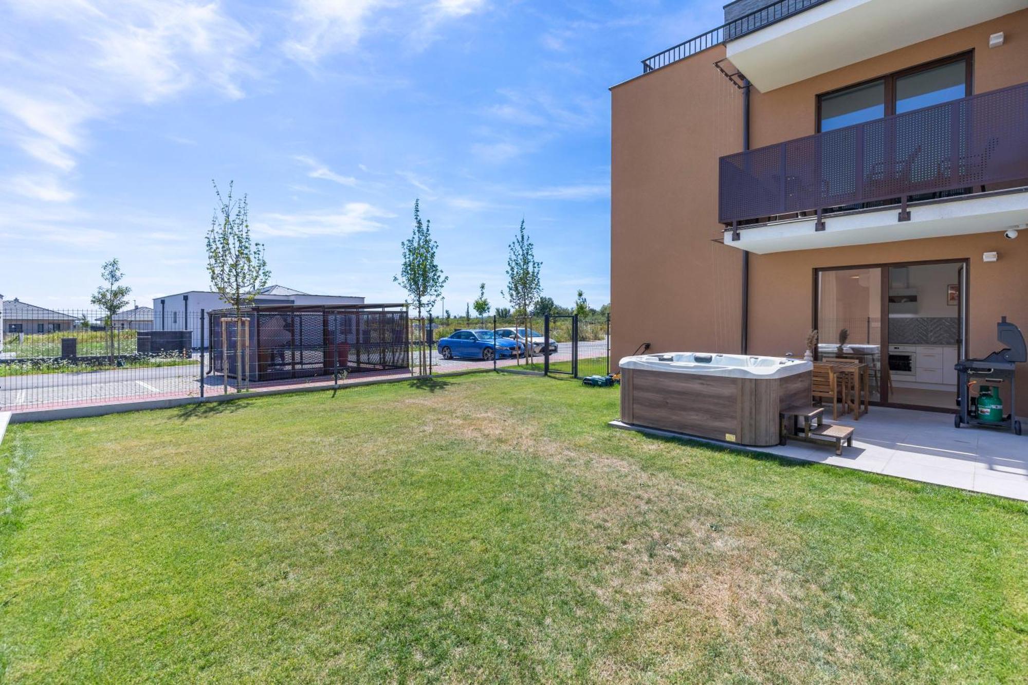 Boho Apt W Jacuzzi, Grill & Garden Modra Eksteriør billede