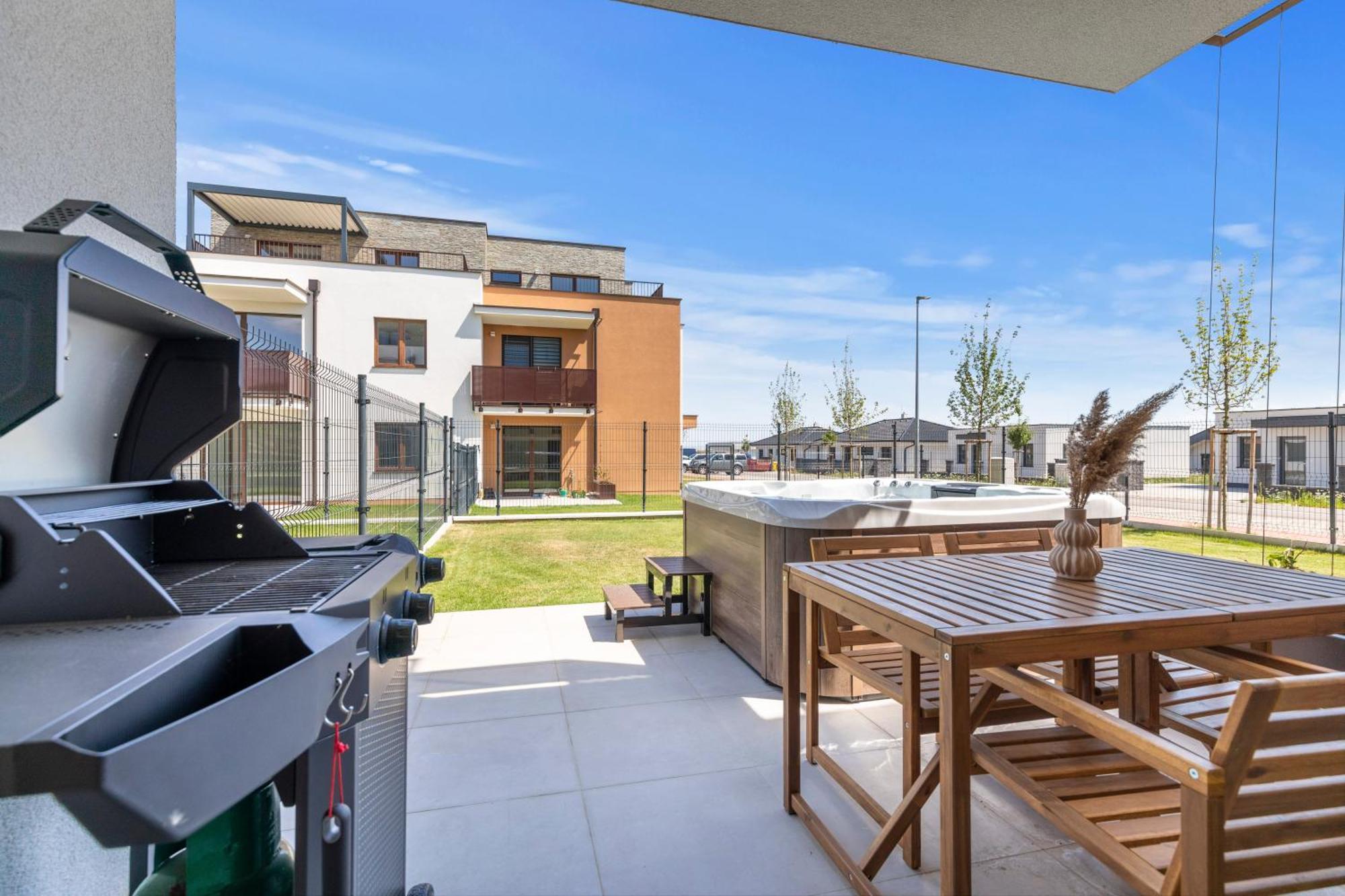 Boho Apt W Jacuzzi, Grill & Garden Modra Eksteriør billede